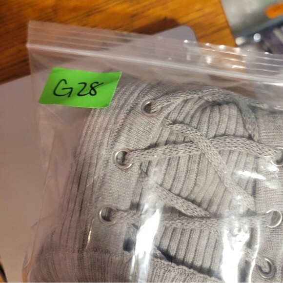 Yoki Gray Ribbed Lace Up Chest Mock Neck Long Sleeve Sweater Size Small - Picture 11 of 11